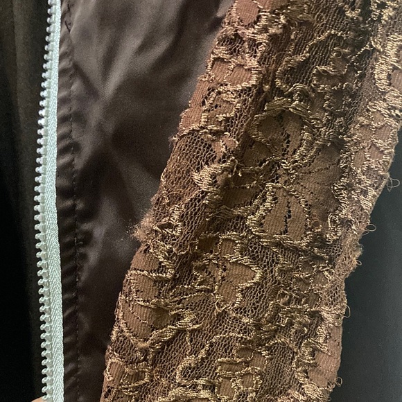 what ; brown ( on the top ) see thru design with flowers with zipper. its cute💫 - Picture 9 of 15